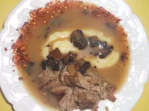 Stewed Beef with Mushrooms and Mashed Potatoes