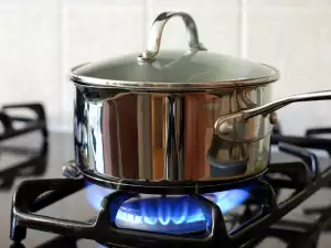 Cooking rice in a pot