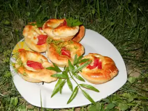 Stuffed Baskets with Emmental and Tomatoes