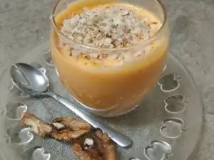 Light Pumpkin Cream with Walnuts and Honey