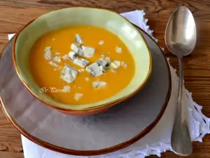 Pumpkin Cream Soup with Parmesan and Gorgonzola