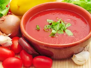 Cold Soup with Tomatoes and Peppers