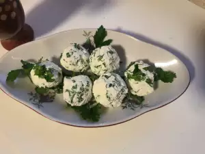 Cheese Balls with Walnuts and Spices