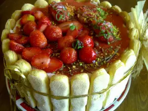 Strawberry Cake with Lady Fingers and Brandy