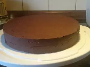 Cake with Biscuits, Powdered Sugar and Nutella