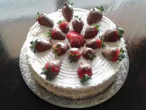 Biscotti Cake with Strawberries and Cream