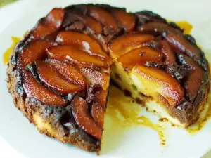 Cake with Caramelized Pears