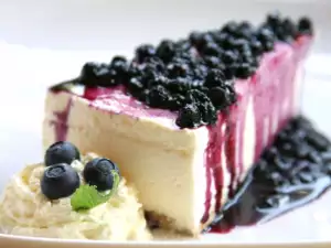 Biscuit Cheesecake with Blueberry Jam