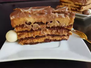 Cake with Cocoa Biscuits and Dulce De Leche