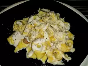 Tortellini With Cream Sauce and Cheese