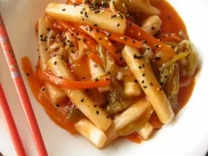 Vegetarian Tteokbokki with Sweet and Sour Sauce