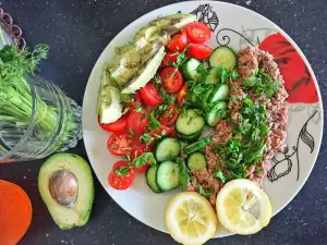 Arranged Tuna and Avocado Salad