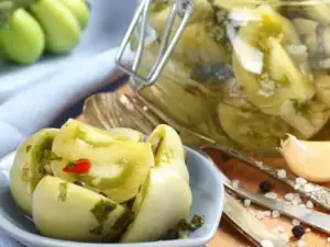 Green Tomatoes with Garlic