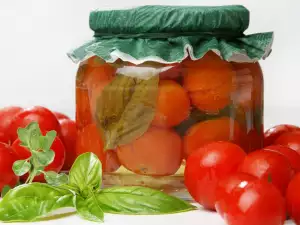 Sterilizing Tomatoes