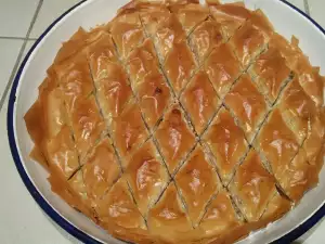 Turkish Baklava with Walnuts, Breadcrumbs and Cinnamon