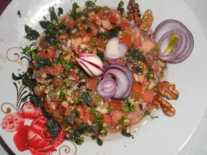 Turkish Salad with Tomatoes and Parsley