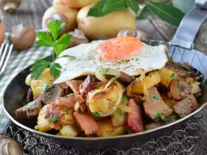 Russian-Style Fries with Mushrooms