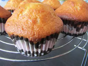 Fluffy Vanilla Muffins with Yogurt