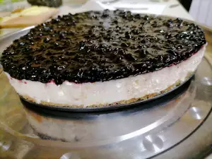 Vegan Cheesecake with Coconut Milk and Blueberries