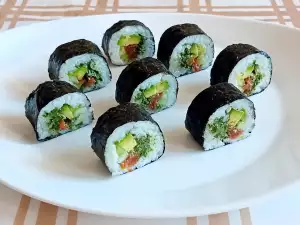 Vegan Sushi with Avocado and Cucumber