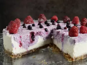 Light Vegan Raspberry Cake