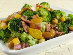 Broccoli Salad with Cashews and Mandarins