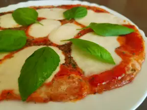 Vegetarian Pizza with Mozzarella, Mascarpone and Cauliflower