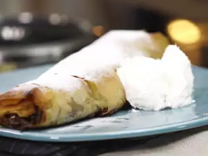 Viennese Apple Strudel with Lemon Flavor