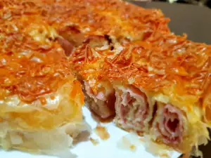 Twisted Filo Pastry Pie with Ham and Cheese