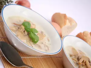 Soup with Mushrooms and Cream