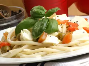 Spaghetti with Vegetables and Mozzarella