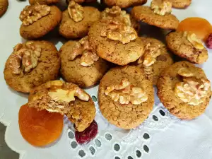 Walnut Cookies with Coffee and Dried Fruit