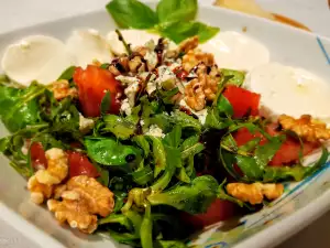 Walnut, Mozzarella and Blue Cheese Salad