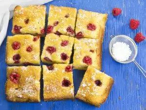 Blondie with White Chocolate and Raspberries