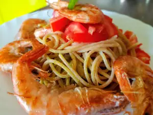 Whole Wheat Pasta with Tomatoes and Shrimp