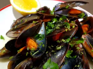 Stewed Mussels with Spring Onions