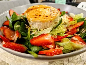 Roasted Goat Cheese and Strawberry Salad