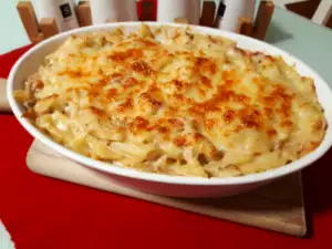 Macaroni with Tomato Sauce and Cheese