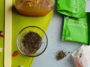 Anti-Wrinkle Mask with Green Tea and Honey