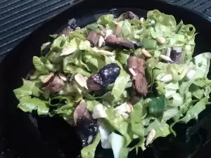 Green Salad with Mushrooms and Sunflower Seeds