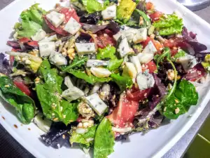 Green Salad with Gorgonzola and Spinach