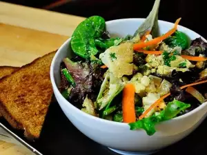 Green Salad with Roasted Vegetables