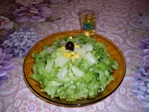 Green Salad with Pineapple and Corn