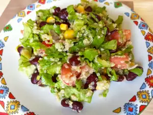 Green Salad with Quinoa and Corn