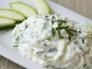 Raw Zucchini Dip