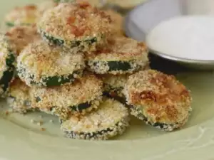 Crunchy Zucchini with Spicy Sauce