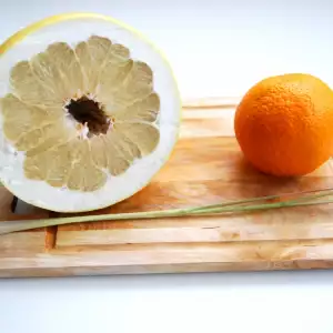 Pomelo and orange