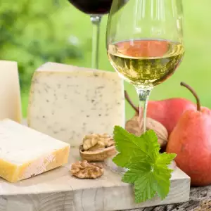 White wine and cheese