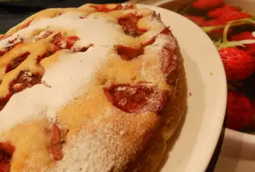 Very Fluffy Strawberry Cake