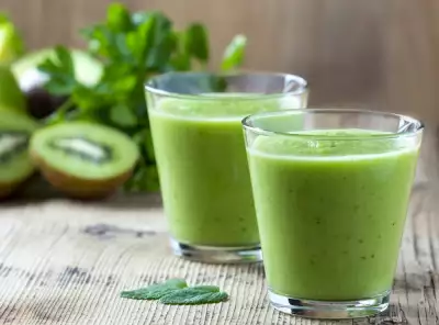 Smoothie with Kiwi, Parsley and Mint - Recipe 